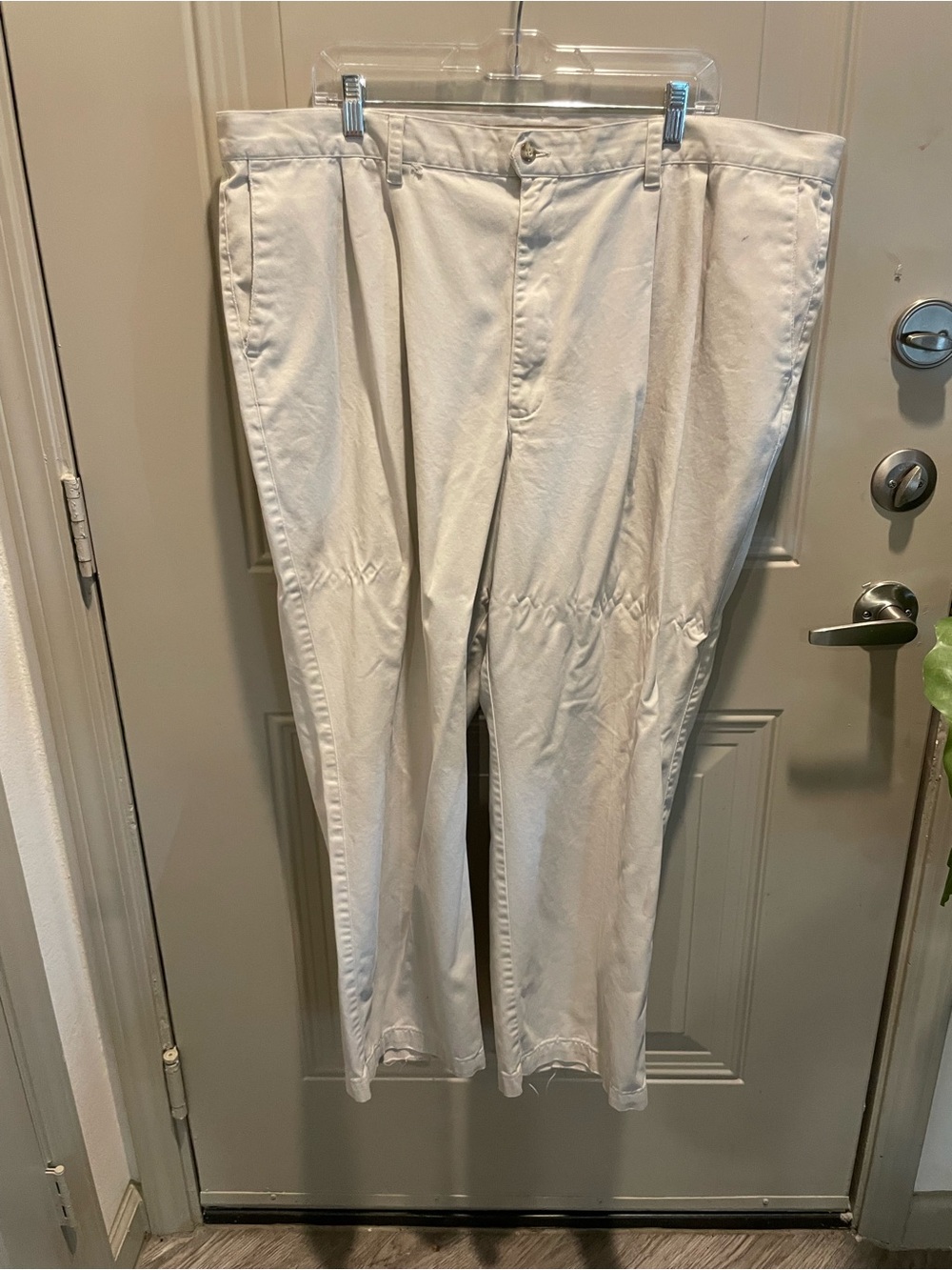 Dockers Men's White Pleated Chinos